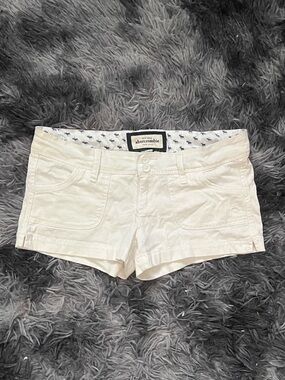 Vintage Abercrombie & Fitch low rise white cargo shorts